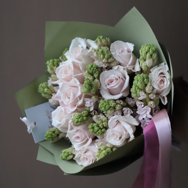 Simple Roses with Hyacinthus - Размер S