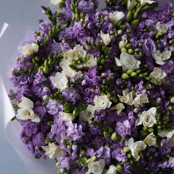 Freesias with Stock - Размер L
