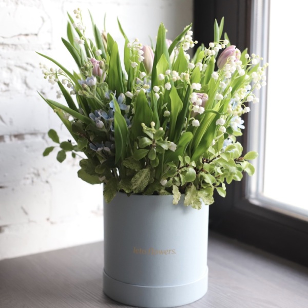 Lilies of the Valley with spring flowers in a hat box - Размер S