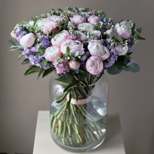 Peonies with Stock and Oxypetalum in a vase - Размер XL  (ваза может отличаться)