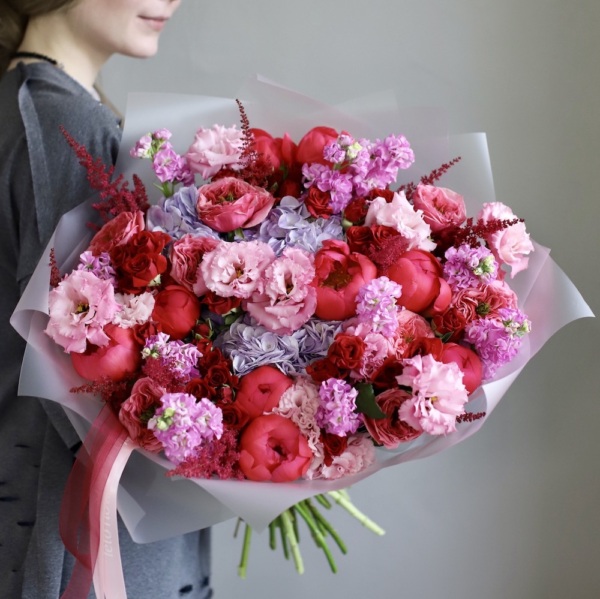 Signature round bouquet "Berry Lukoshko" - Размер L