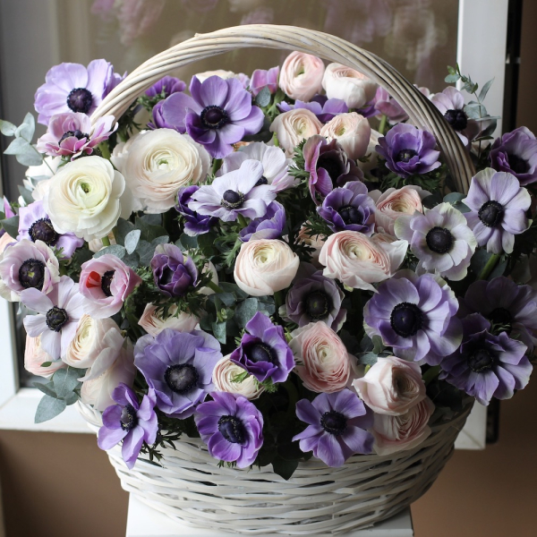 Ranunculus with Anemone in a basket - Размер XL