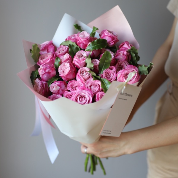 Lady Bombastic spray rose - 9 кустовых роз