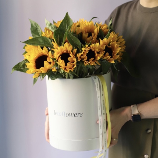 Sunflowers in a hat box - Размер L