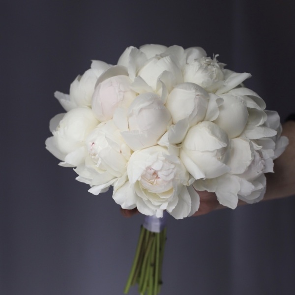 Bridal bouquet of white peonies - Размер M  