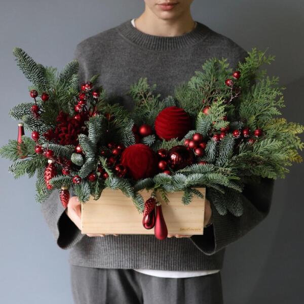 New Year's composition in a wooden box "Red velvet range" - Размер M