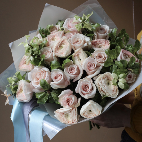 Ranunculus with Simple Roses - Размер S