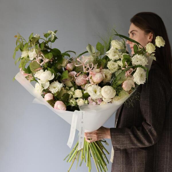 Creamy white signature bouquet - Размер L