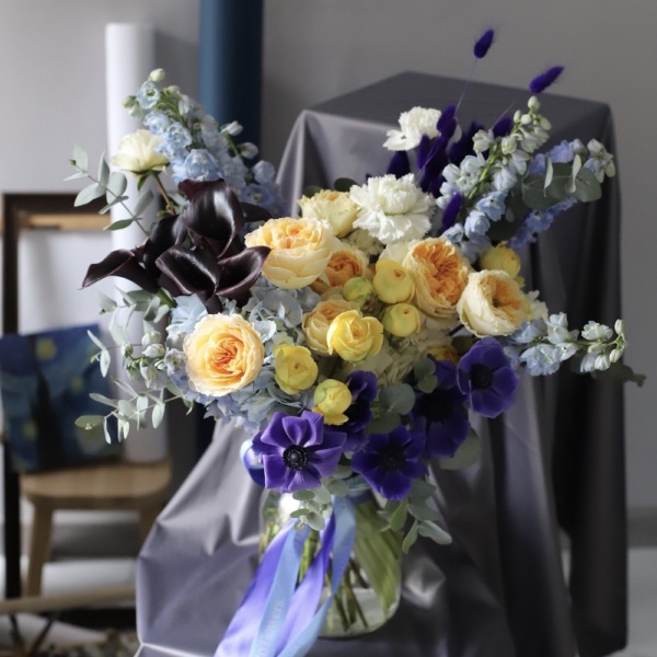 Signature bouquet "Starry night" - Размер L в вазе