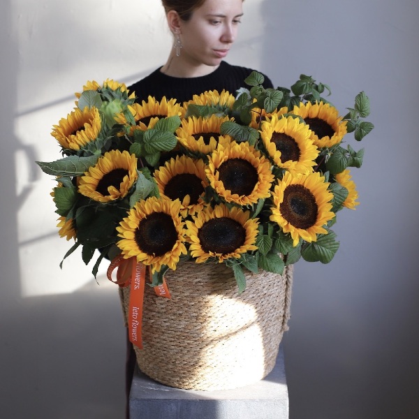 Sunflowers in a basket - Размер M