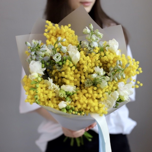 Mimosa with Delphinium and Freesia - Размер S