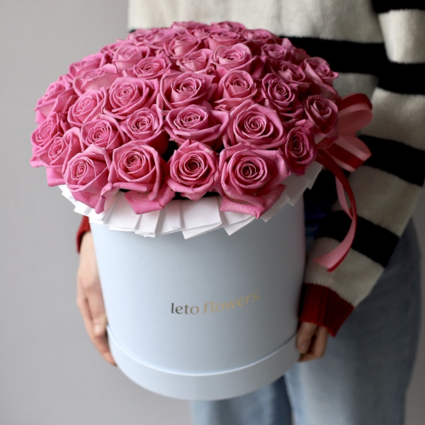 Pink roses in a hat box - Размер L 