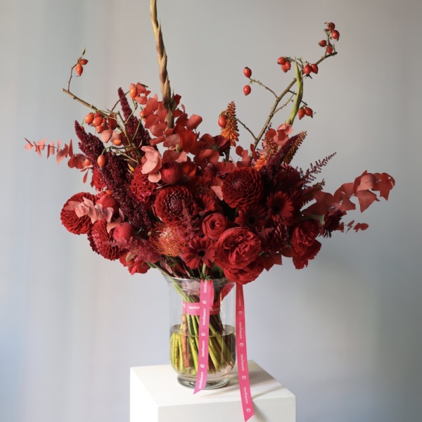 Signature bouquet Red Viburnum' - Размер L в вазе