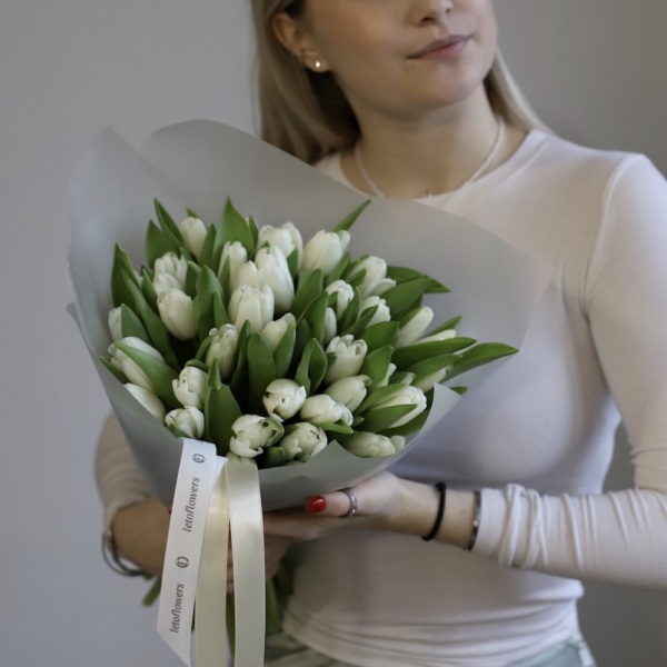 White Tulips - 39 тюльпанов