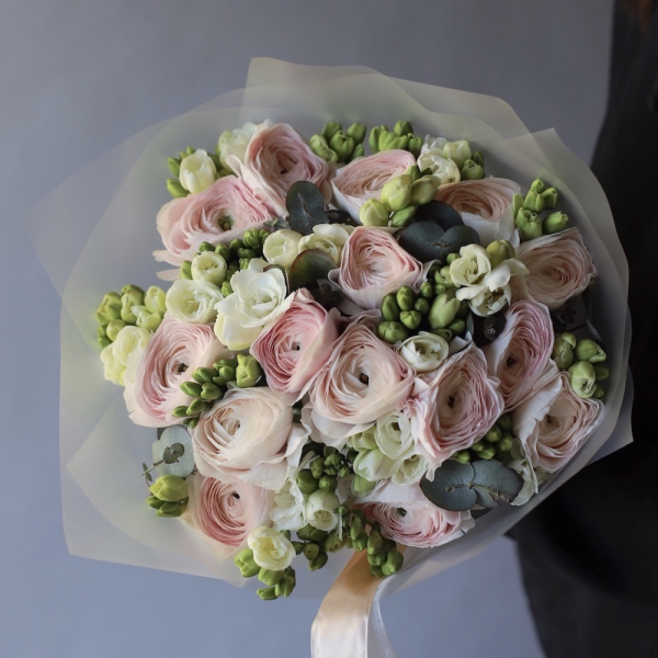 Ranunculus with Freesia - Размер M