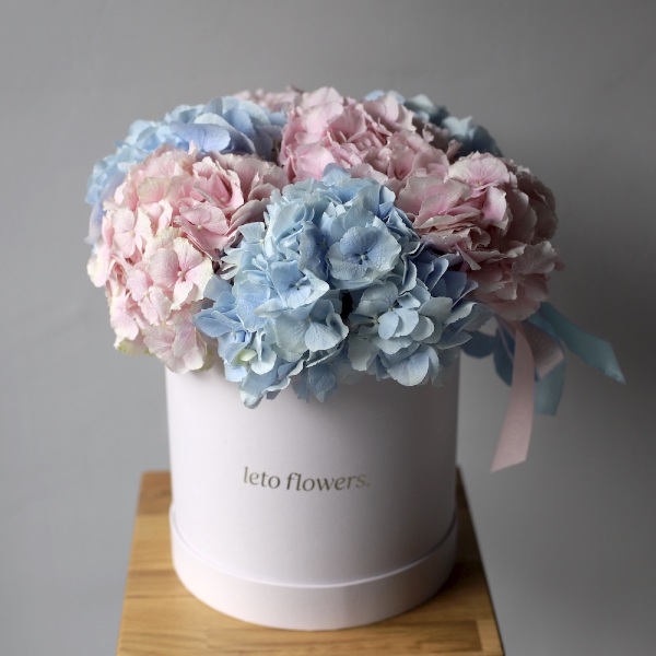 Hydrangea in a hat box - Размер L