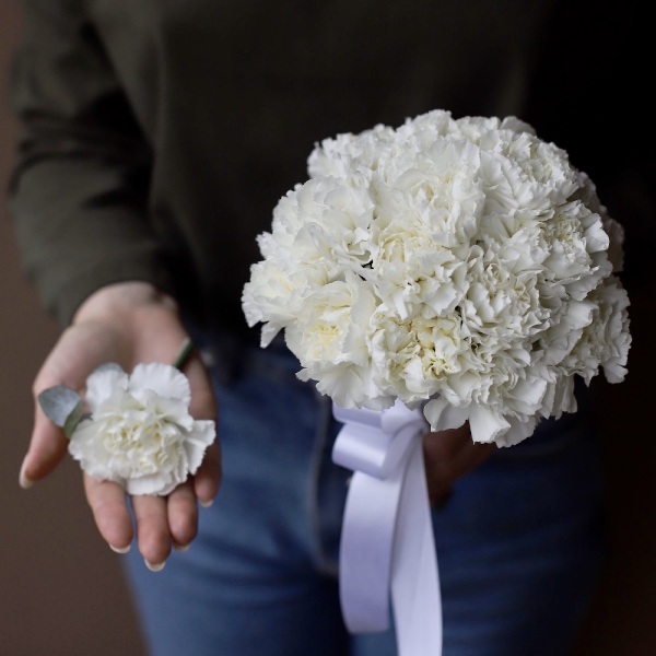 Bridal bouquet of carnations   - Размер M 