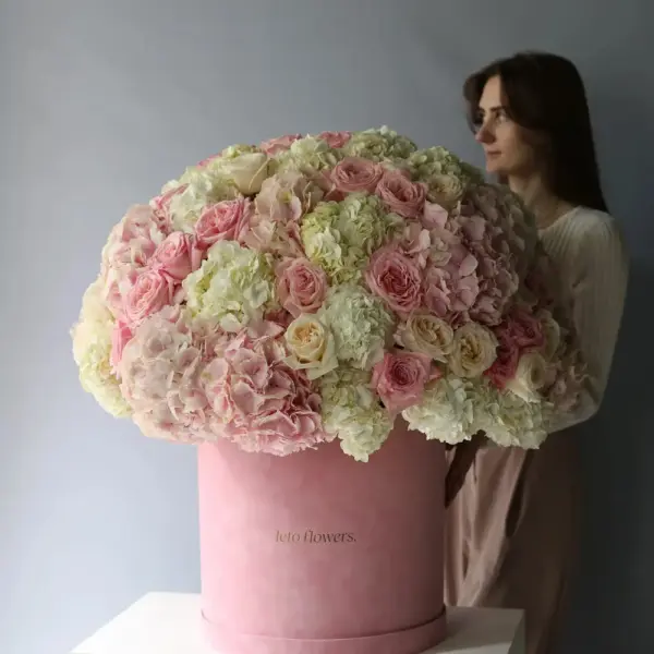 Hydrangeas in a hat box - Размер 3XL