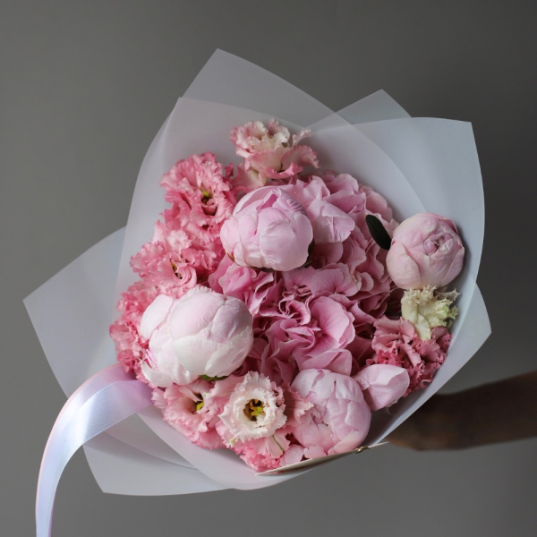 Peony with Hydrangea and Lisianthus - Размер S