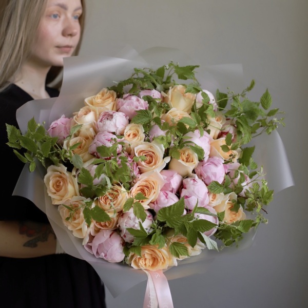 Peony with Garden Roses - Размер L