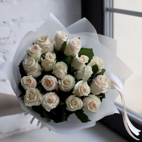 Creamy roses - 19 роз