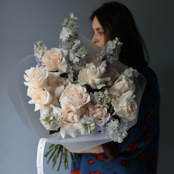 Roses with Delphinium - Размер M