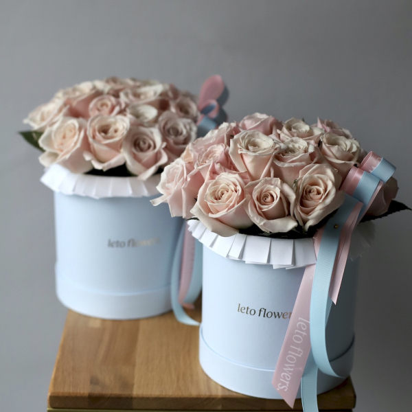 Sweet Escimo roses in a hat box -  Размер S 