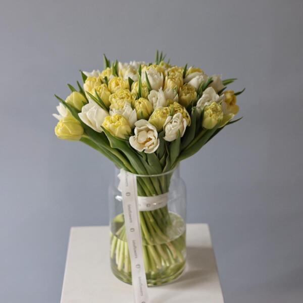 Tulips in a vase - 49 тюльпанов