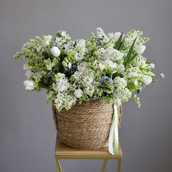Lilac with spring flowers in a basket -  Размер XL