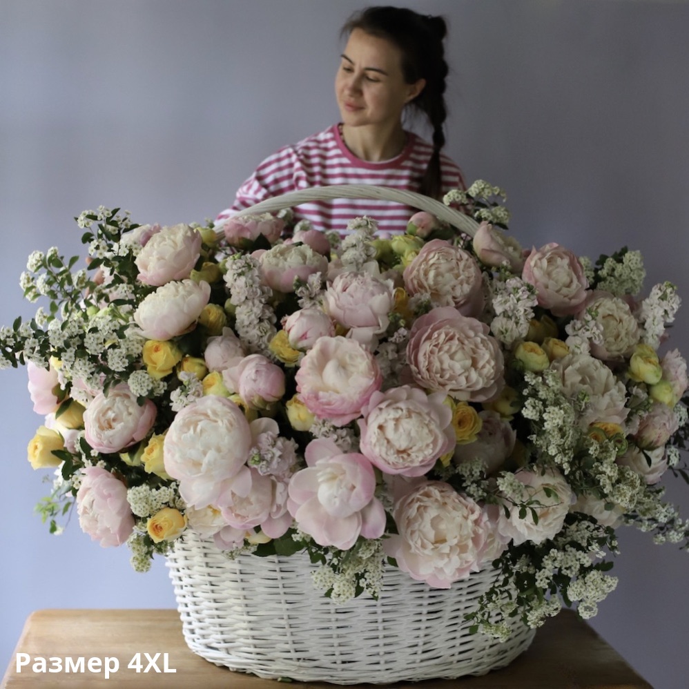 Peonies, Spray Roses and Stock in a basket Peonies, Spray Roses and Stock in a basket -  Размер 4XL