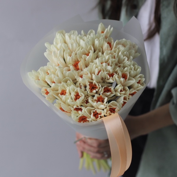 Cream Daffodils Strauss - 49 нарциссов