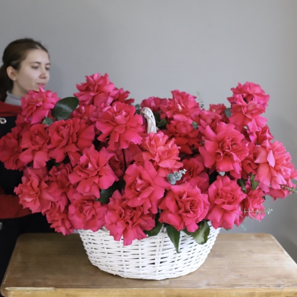 Basket of roses "Raspberry sherbet" - Размер XL