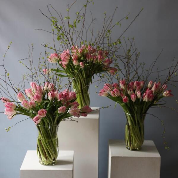 A bouquet of tulips and spring branches in a vase - Размер S