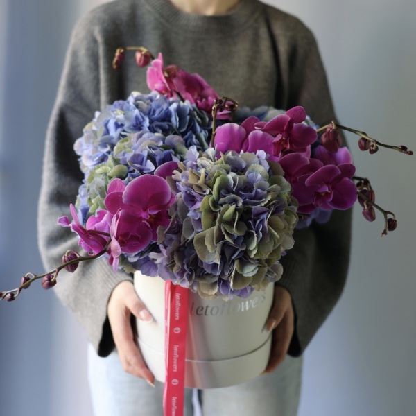 Orchids with Hydrangea in a hat box - Размер M