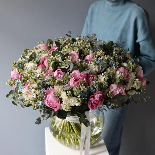 Peonies with Stock and Oxypetalum - Размер 2XL в вазе