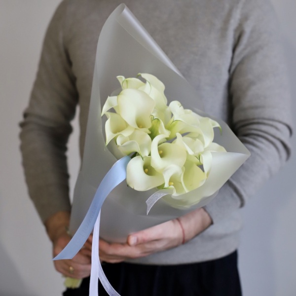 White Calla Lily -  19 калл 