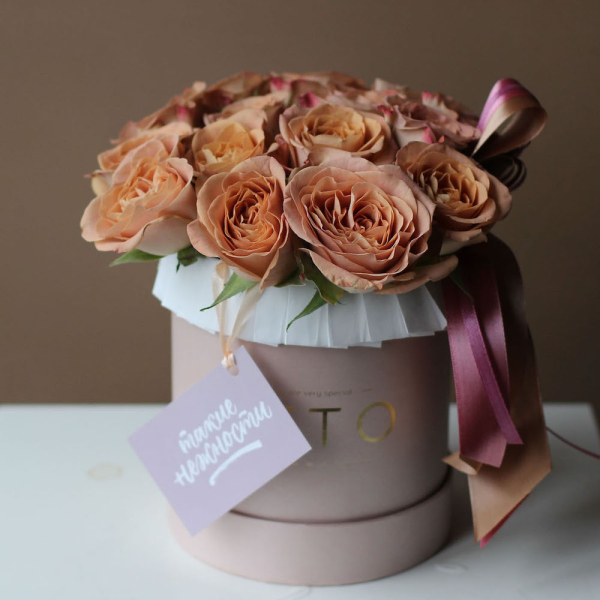 Cappuccino rose in a hat box - Размер S