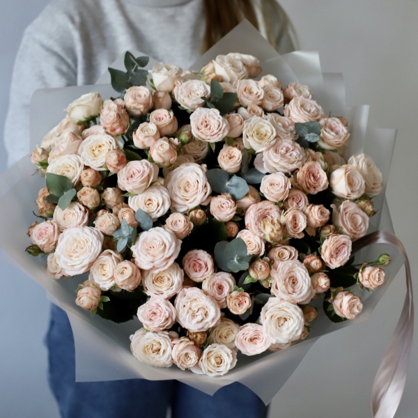 Bombastic spray rose - 39 роз