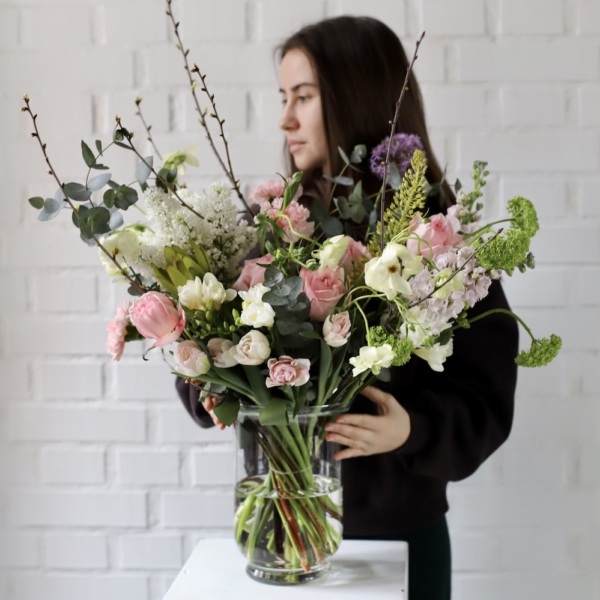 Spring bouquet in a vase - Размер L