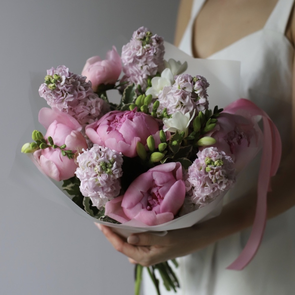 Peony with Stock and Freesia - Размер S