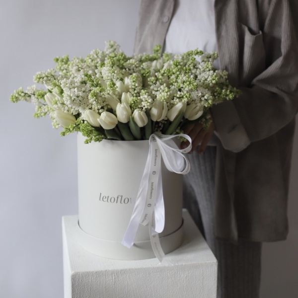 Tulips and Lilac in a hat box - Размер L