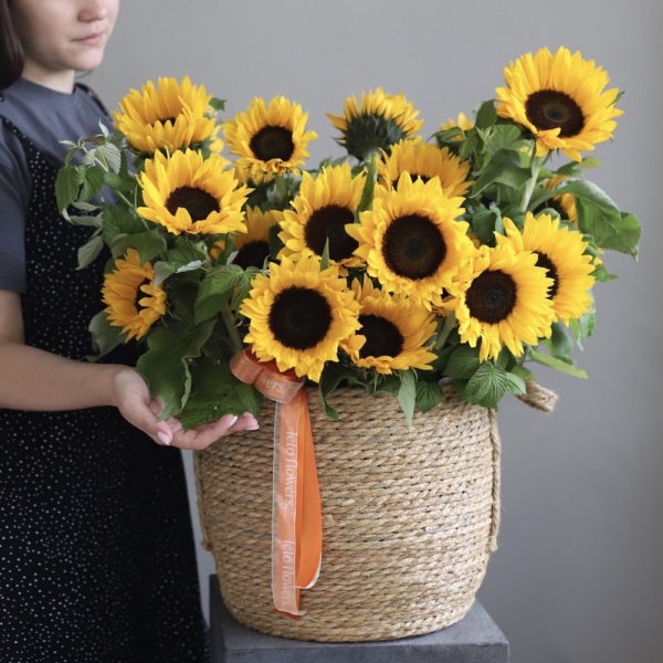 Basket of Sunflowers  - Размер M
