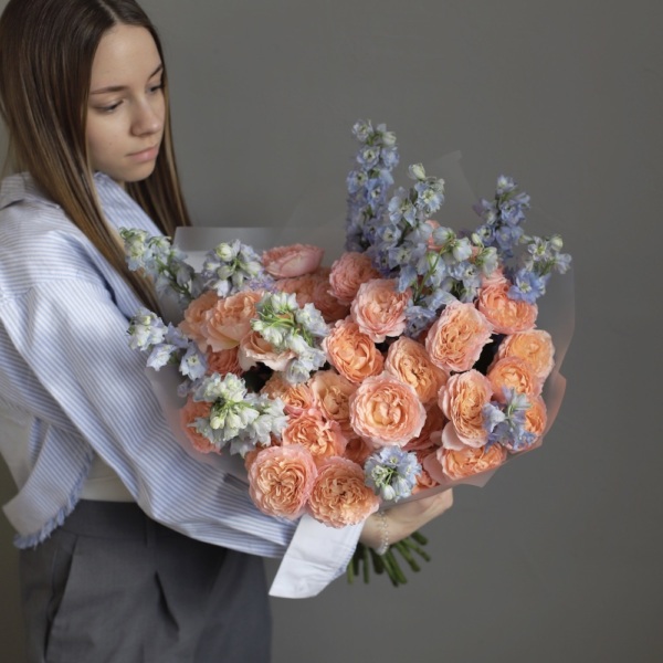 Spray garden Roses with Delphinium - Размер M