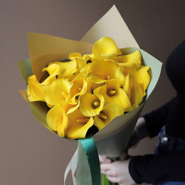 Yellow Calla Lily - 19 калл 