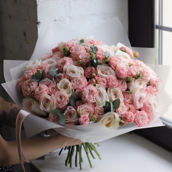 Garden roses with Spray garden roses - Размер M с зеленью