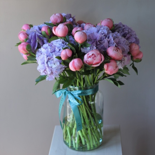 Hydrangea with Peony in a vase - Размер M 