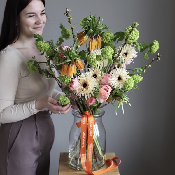 Spring bouquet in a vase - Размер M