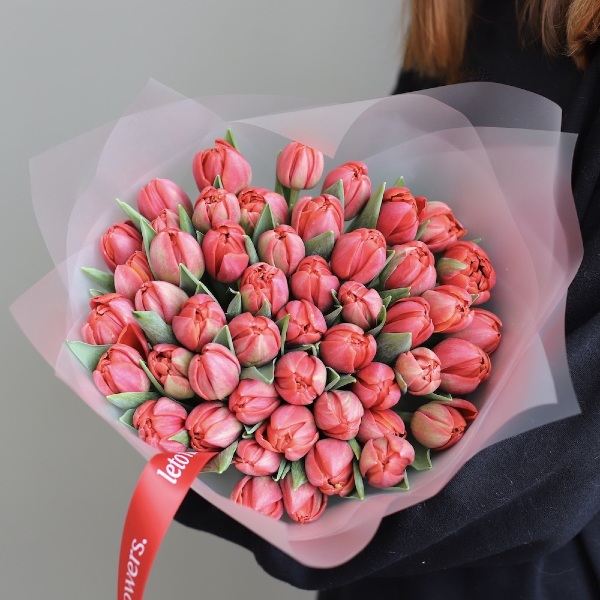 Red Tulips -  49 тюльпанов 