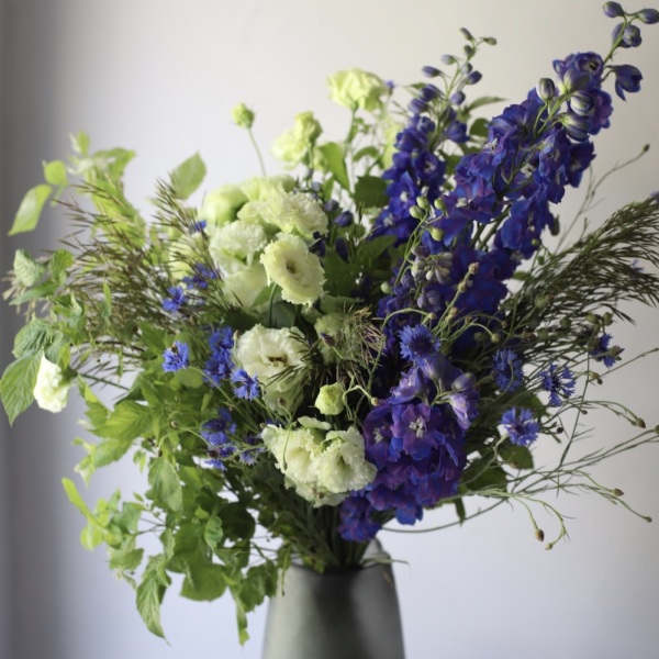 Blue bouquet in a vase - Размер L (ваза может отличаться)