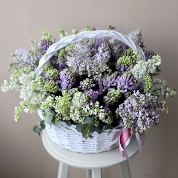 Hyacinthus and Lilac in a basket - Размер M